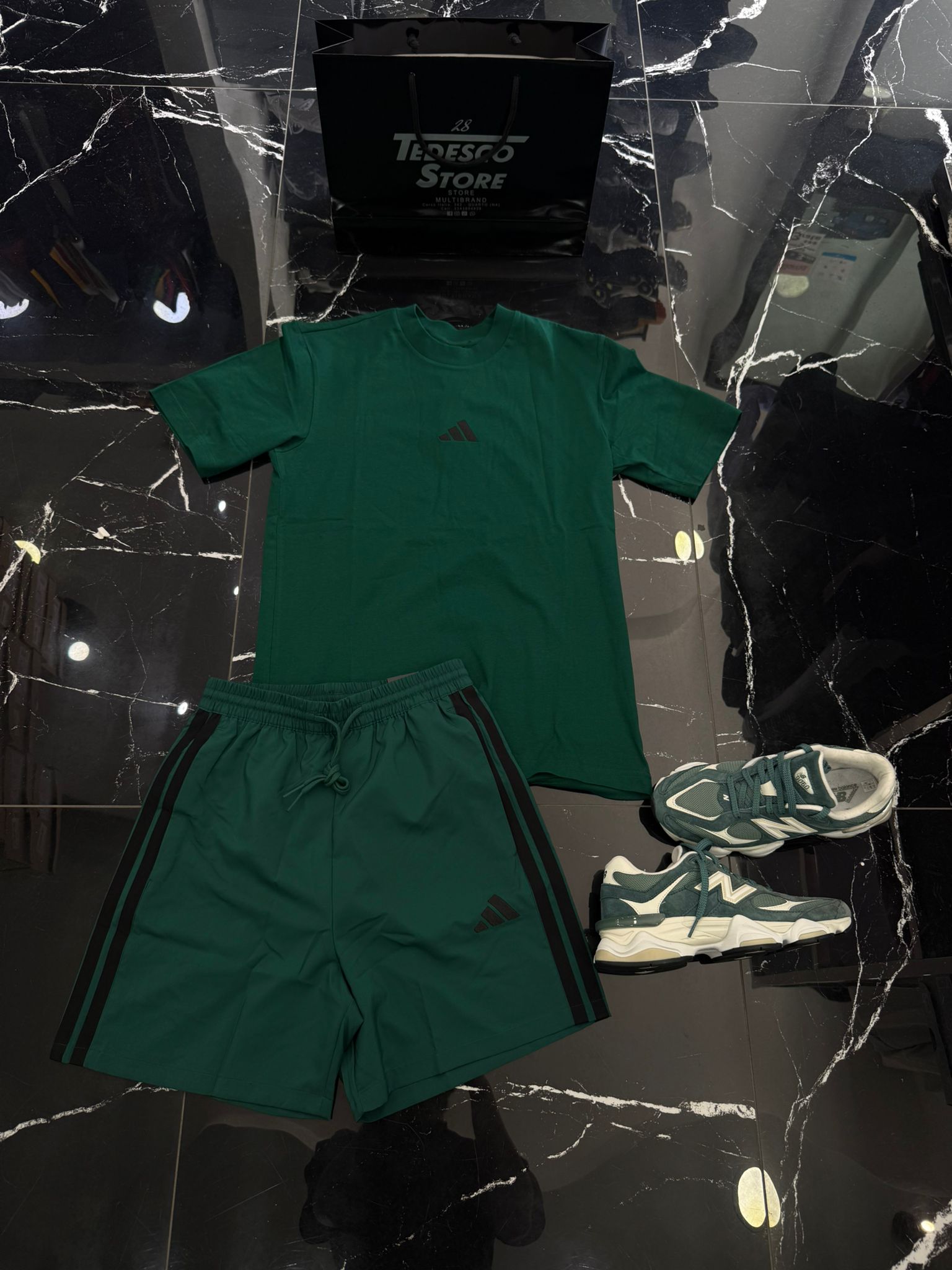 Completo Adidas Tri-Stripe