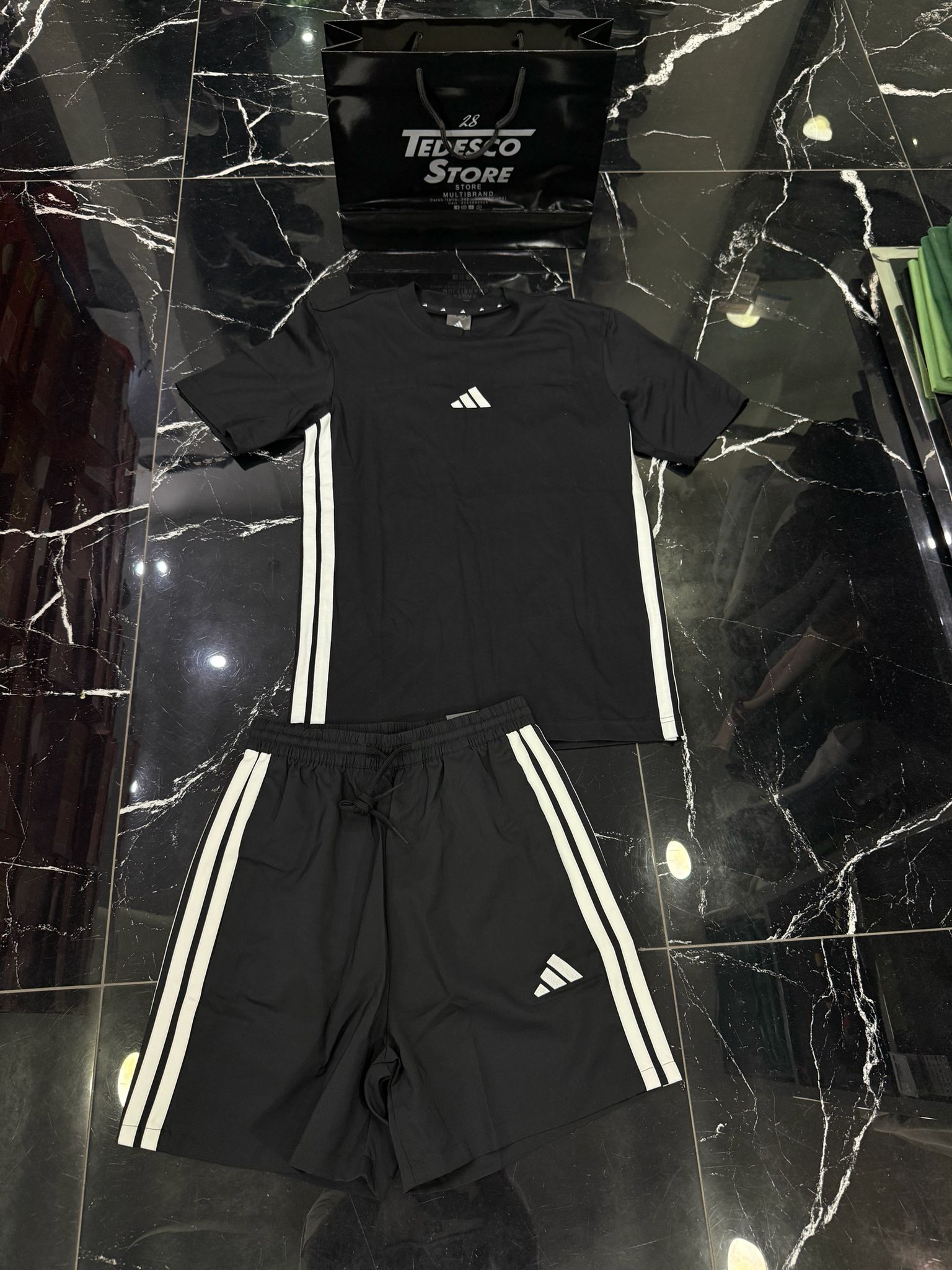 Completo Adidas Tri-Stripe