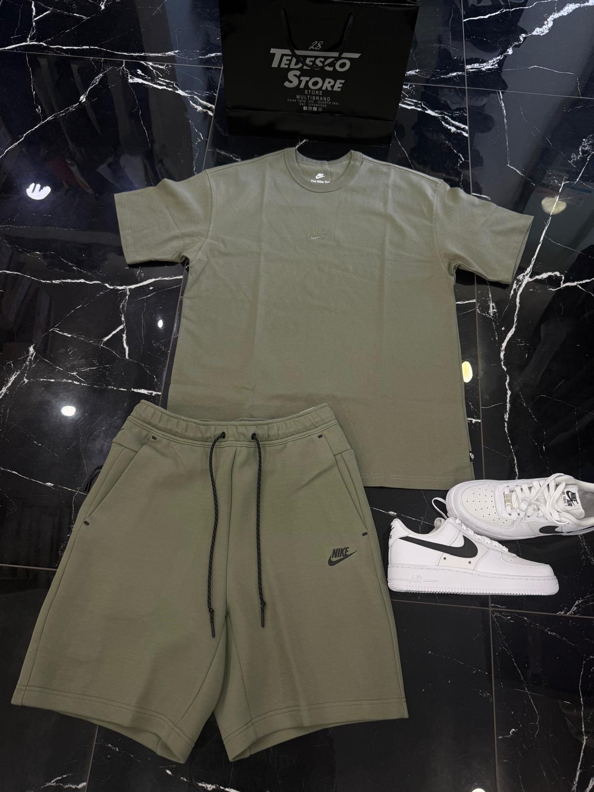 Completo Nike Tech
