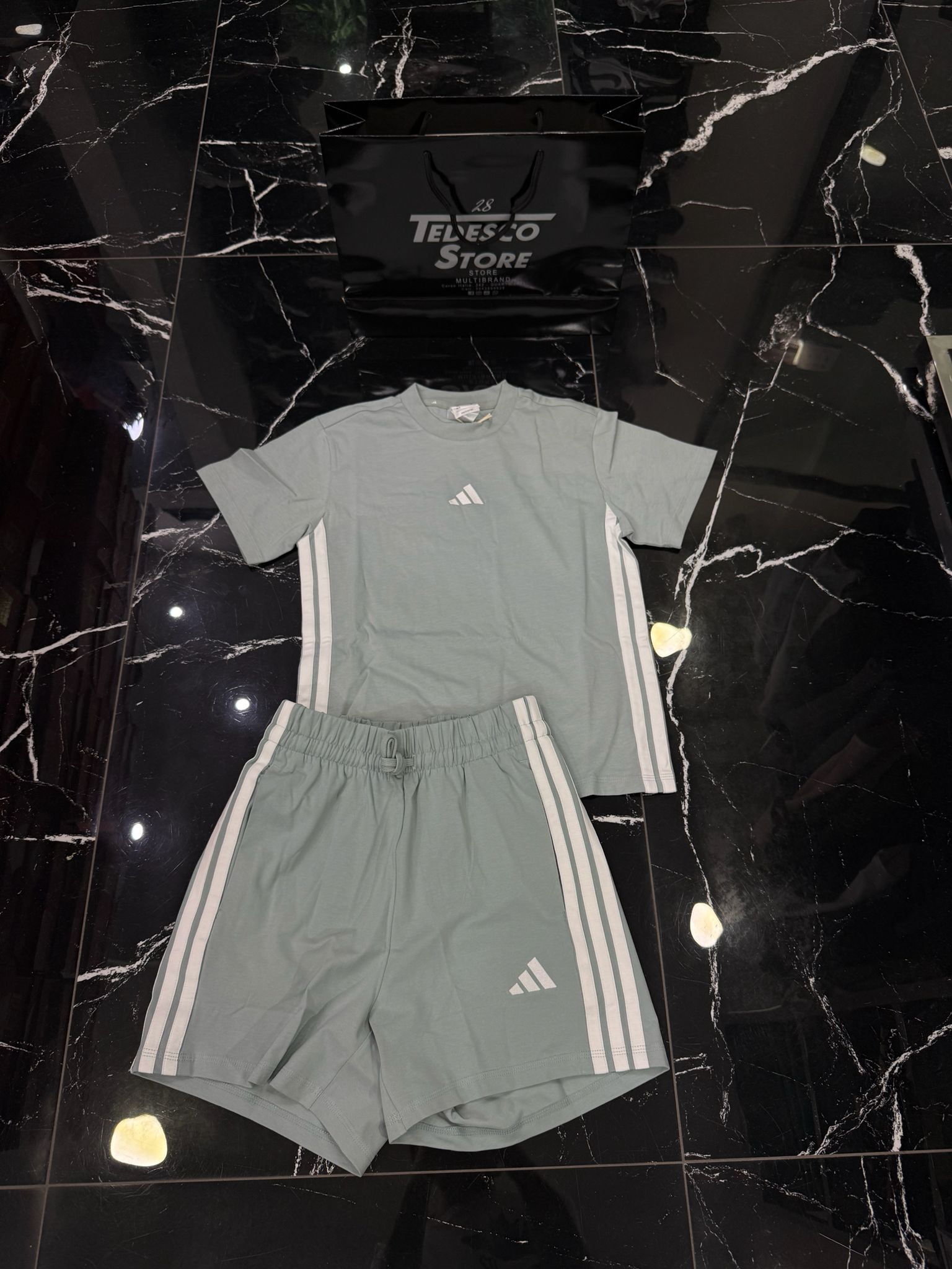 Completo Adidas Tri-Stripe